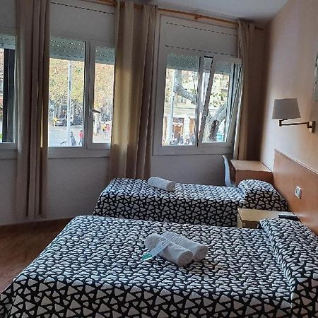 Hostal Rio De Castro Barcelona Bagian luar foto