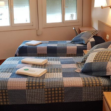 Hostal Rio De Castro Barcelona Bagian luar foto