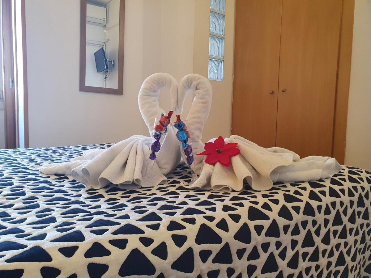 Hostal Rio De Castro Barcelona Bagian luar foto