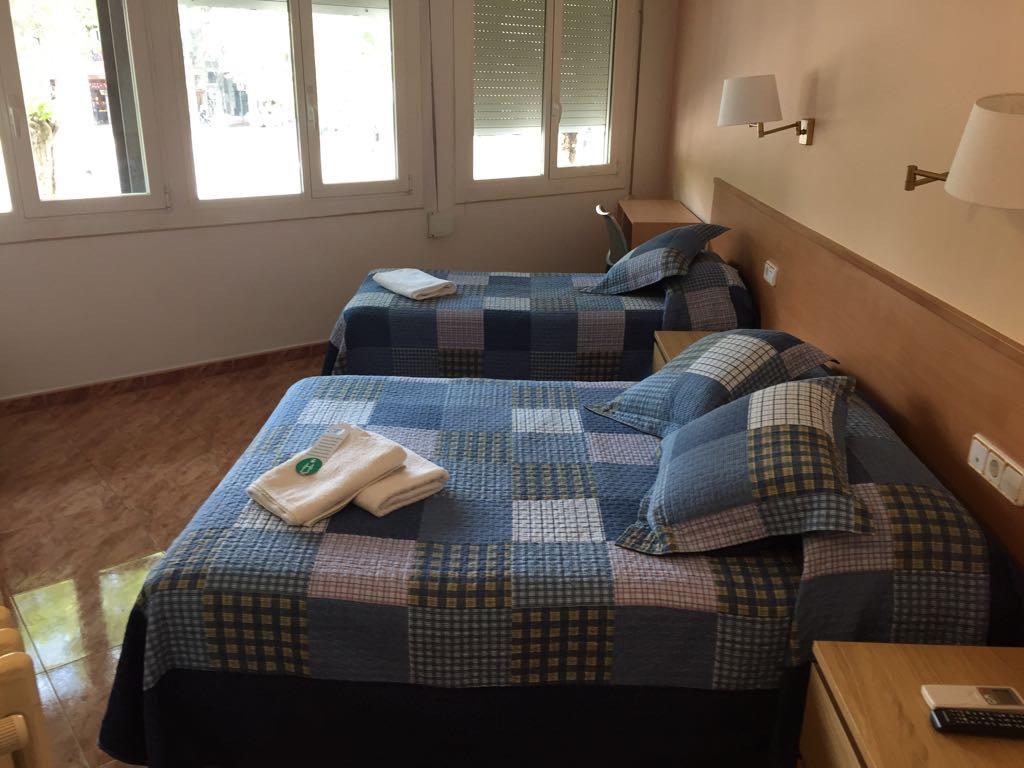 Hostal Rio De Castro Barcelona Bagian luar foto