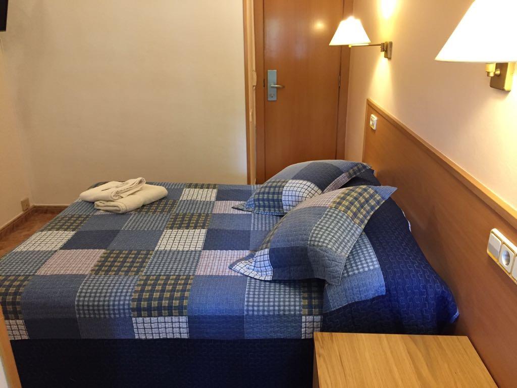 Hostal Rio De Castro Barcelona Bagian luar foto