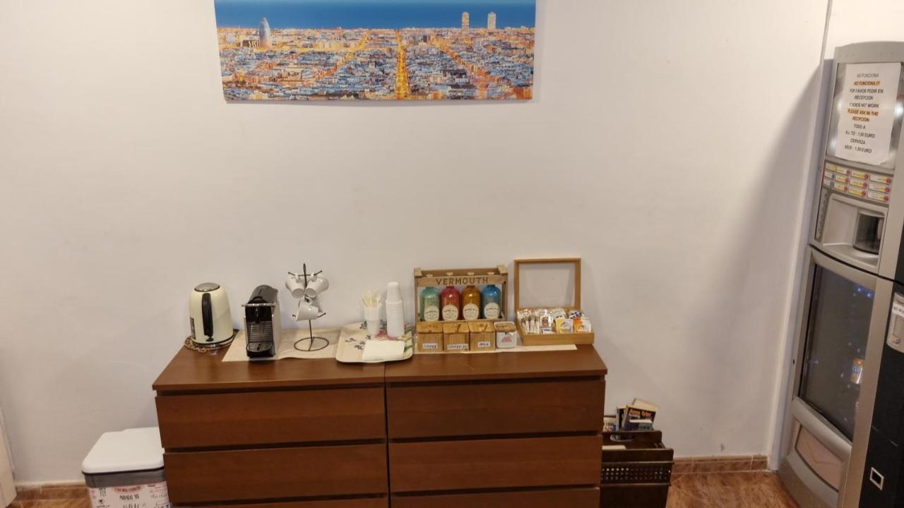 Hostal Rio De Castro Barcelona Bagian luar foto