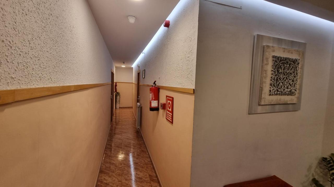 Hostal Rio De Castro Barcelona Bagian luar foto