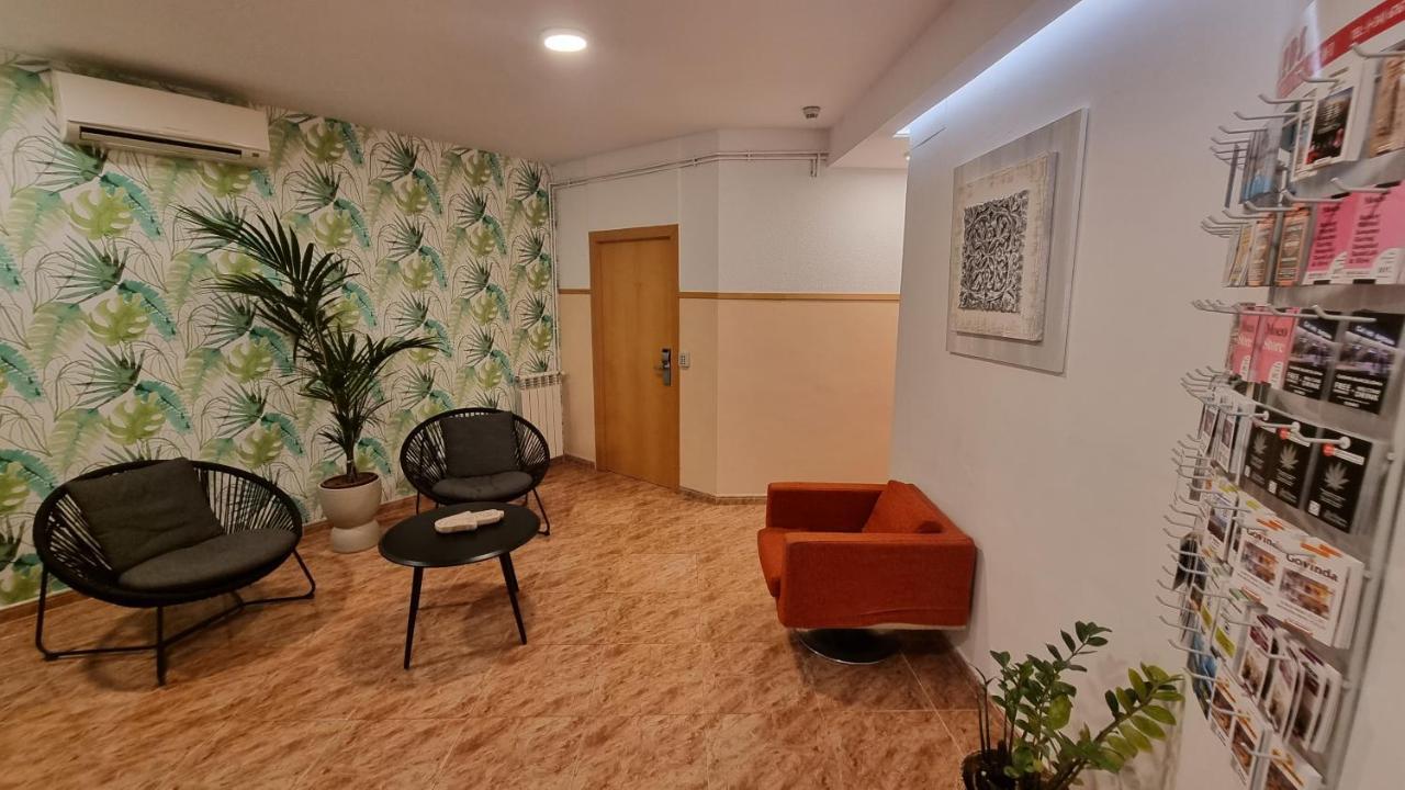 Hostal Rio De Castro Barcelona Bagian luar foto