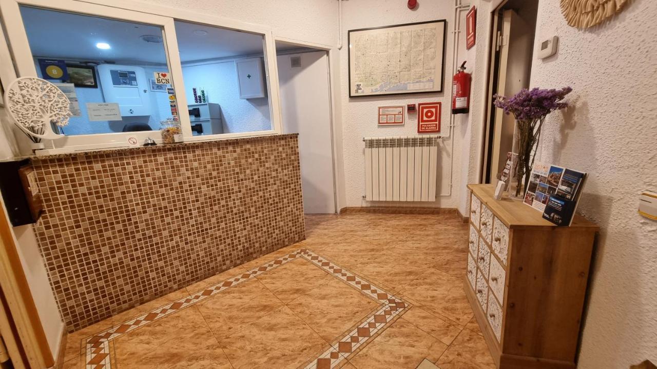 Hostal Rio De Castro Barcelona Bagian luar foto