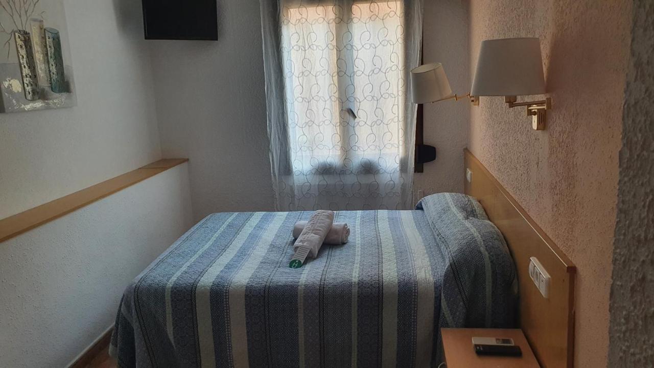 Hostal Rio De Castro Barcelona Bagian luar foto