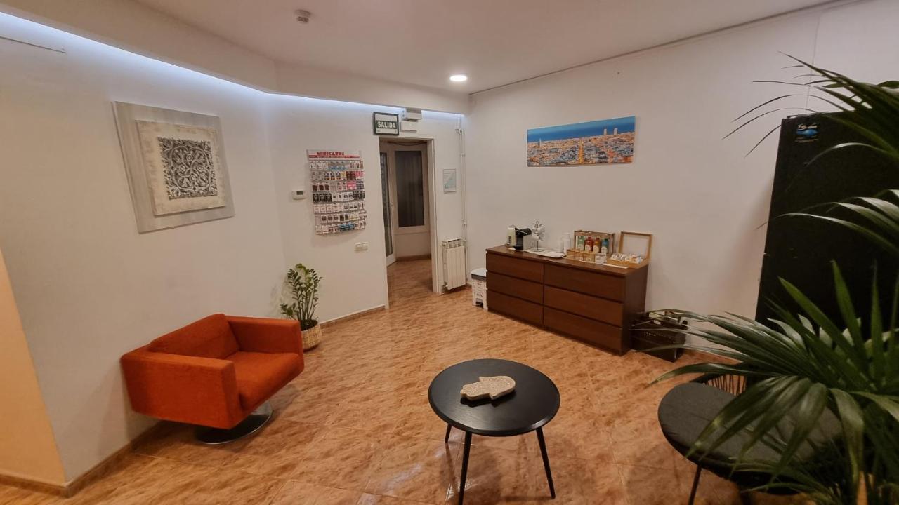 Hostal Rio De Castro Barcelona Bagian luar foto