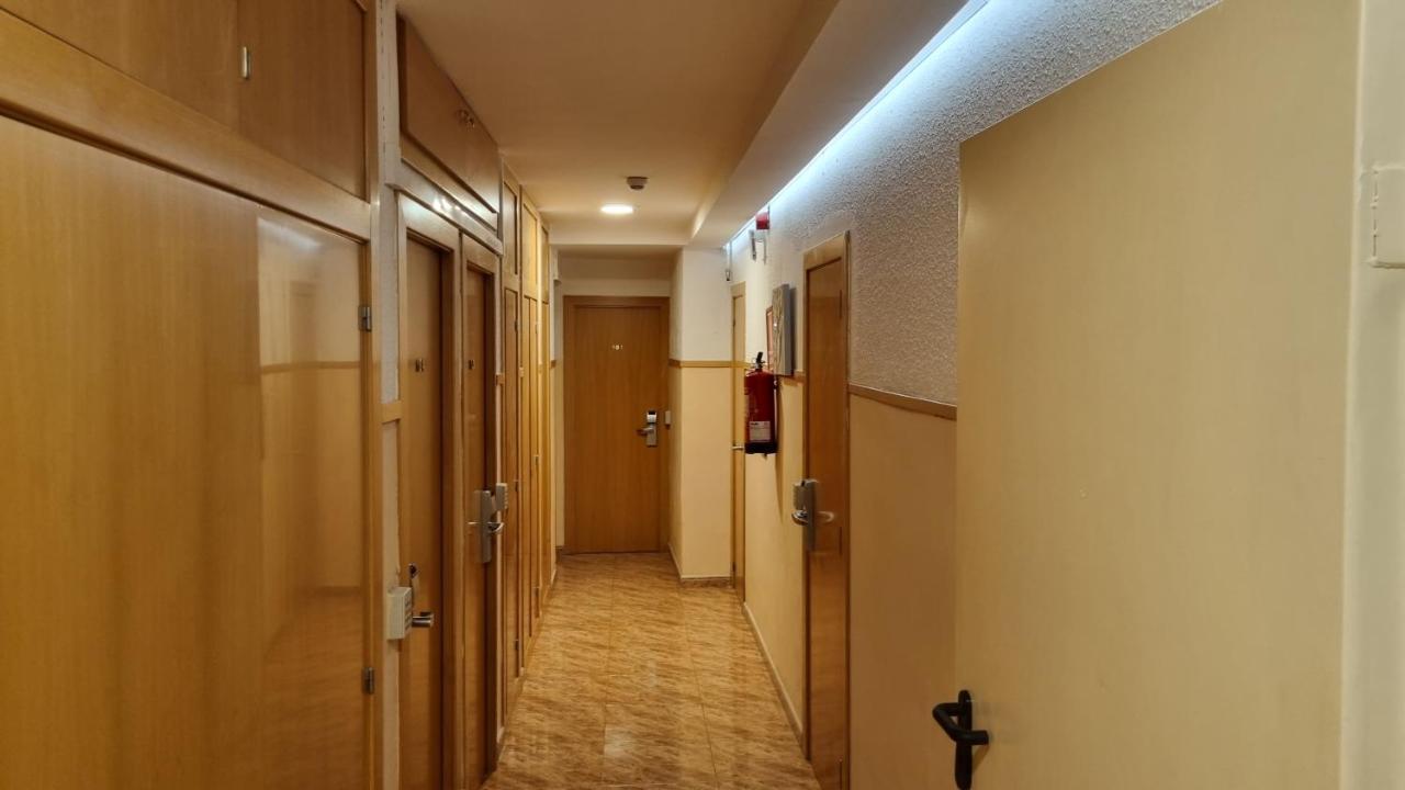 Hostal Rio De Castro Barcelona Bagian luar foto