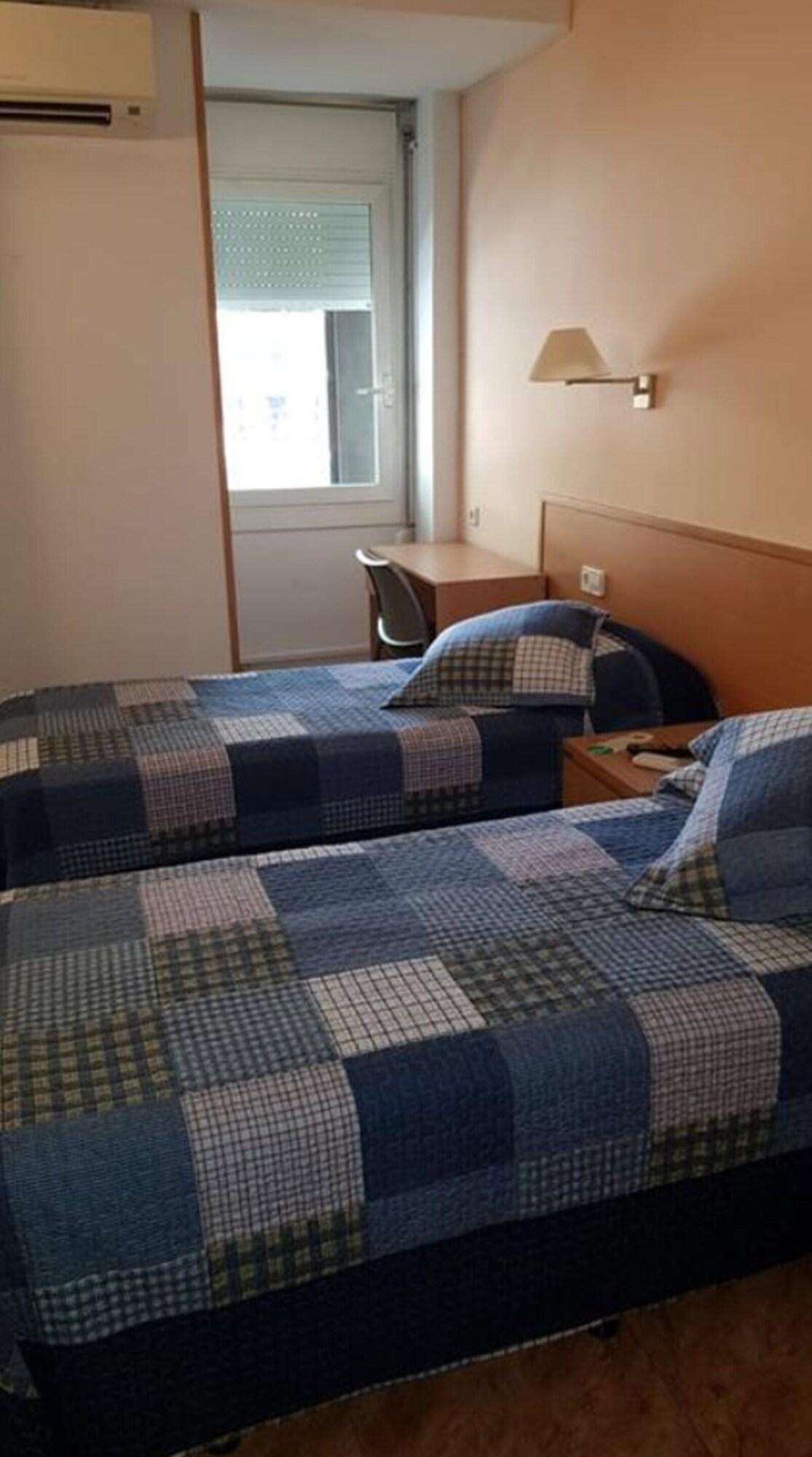 Hostal Rio De Castro Barcelona Bagian luar foto