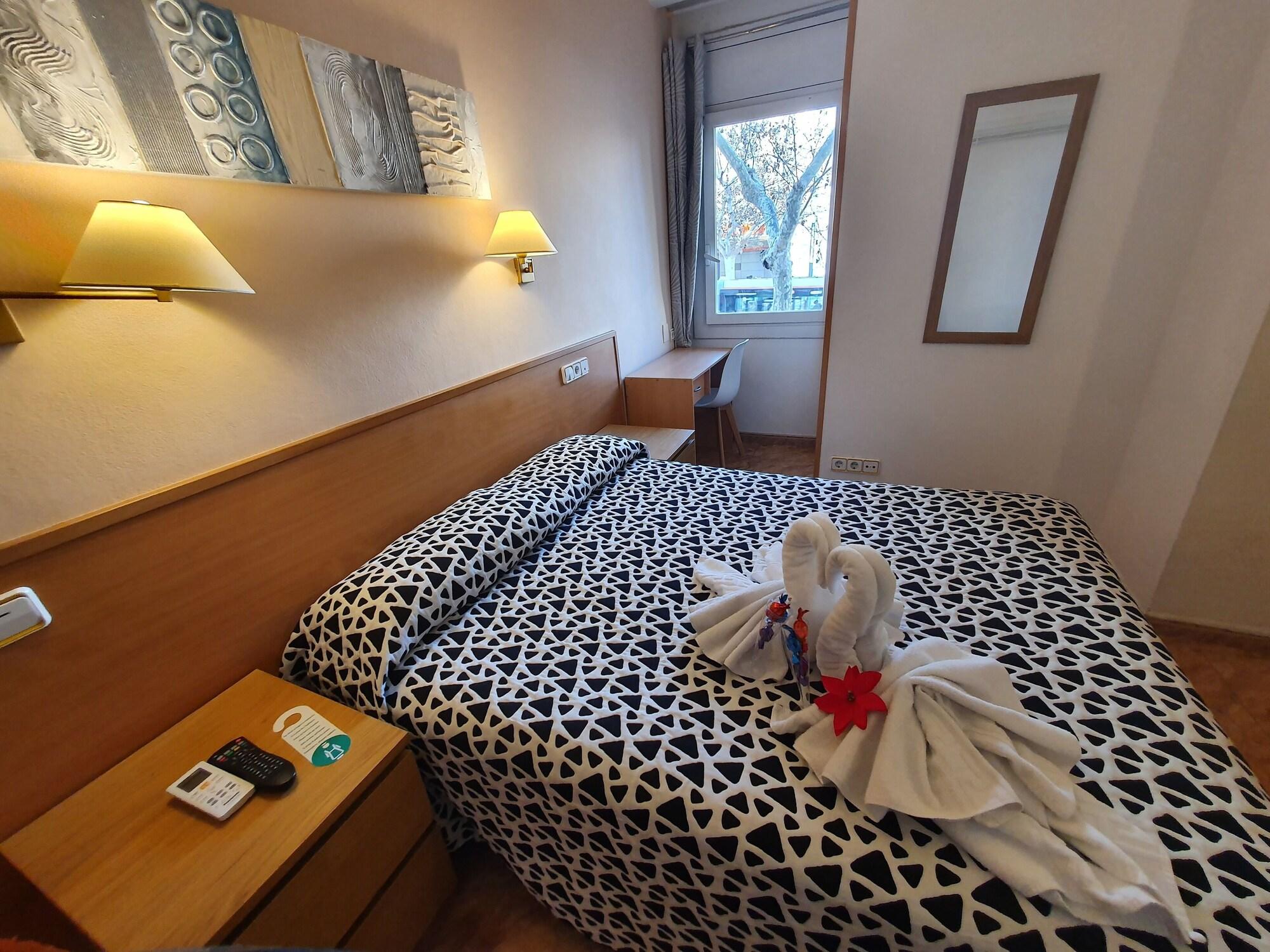 Hostal Rio De Castro Barcelona Bagian luar foto