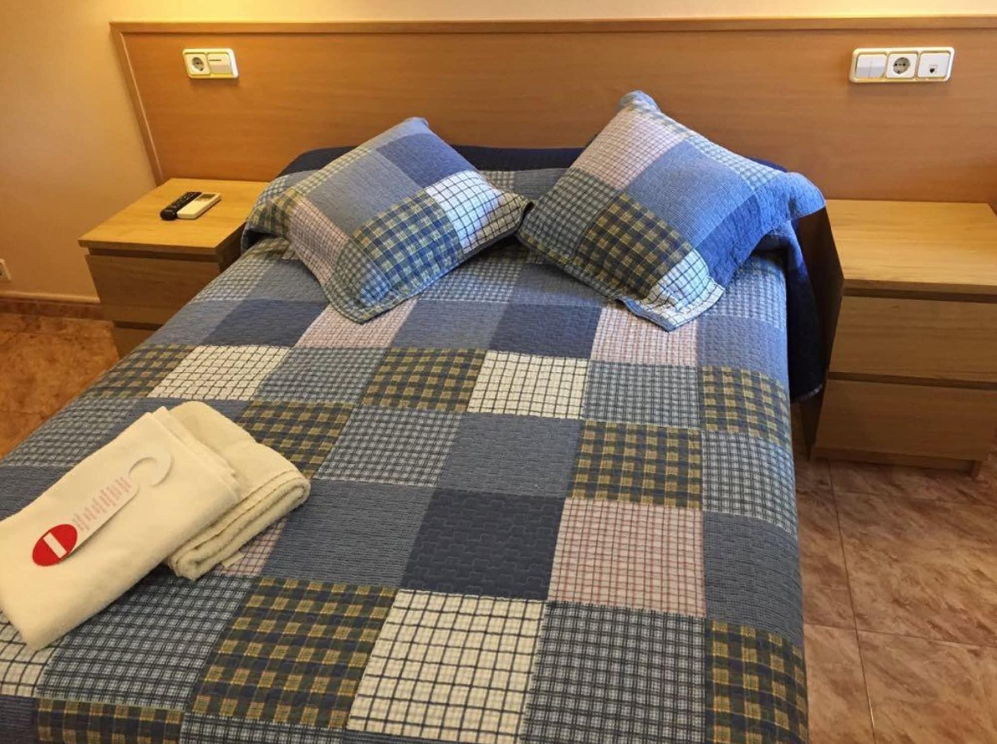 Hostal Rio De Castro Barcelona Bagian luar foto