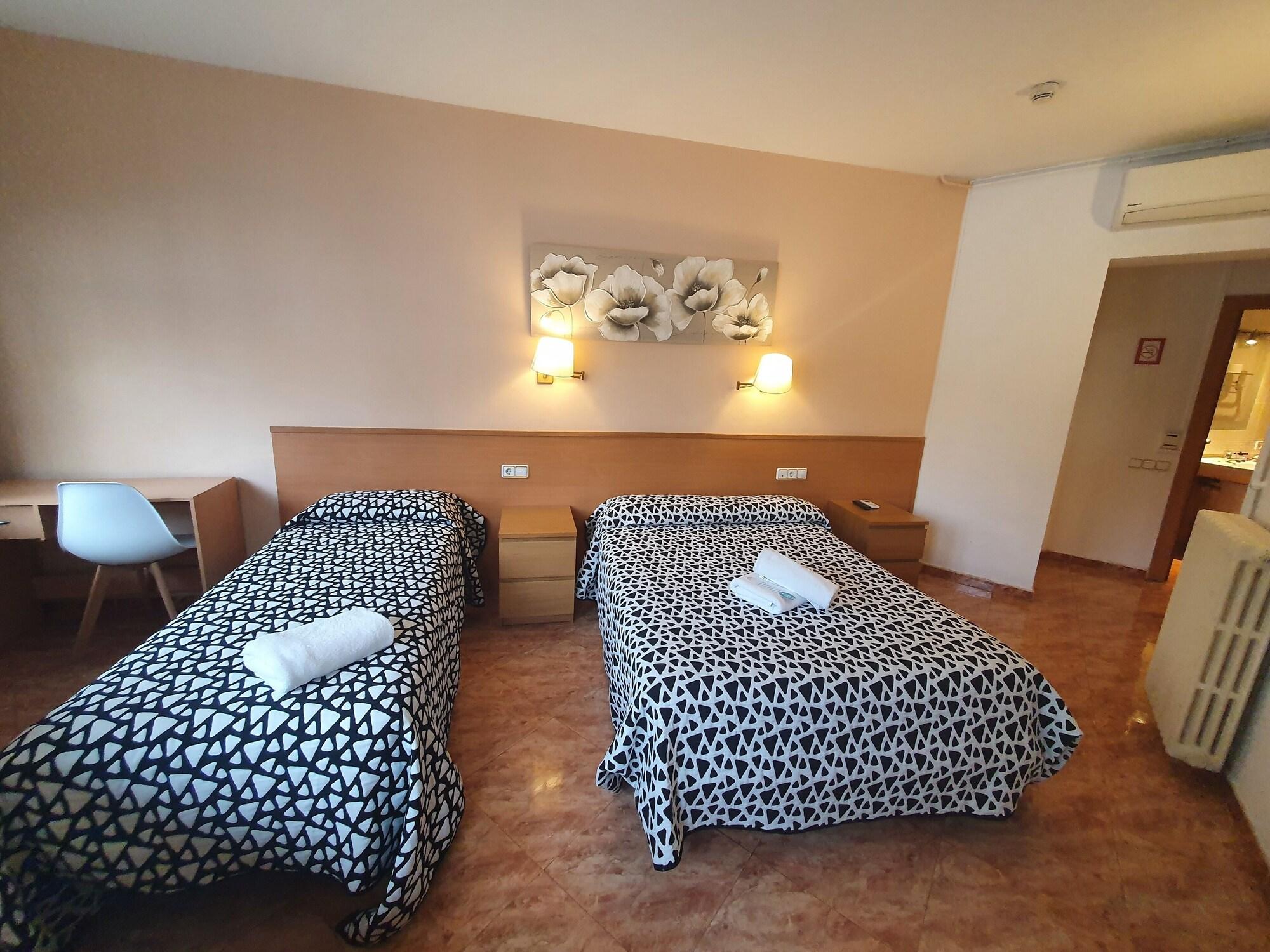 Hostal Rio De Castro Barcelona Bagian luar foto