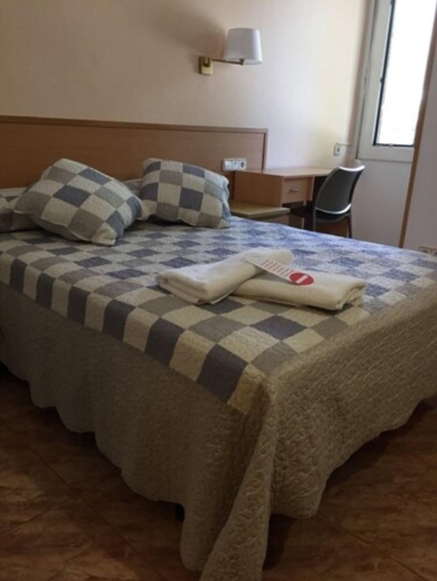 Hostal Rio De Castro Barcelona Bagian luar foto