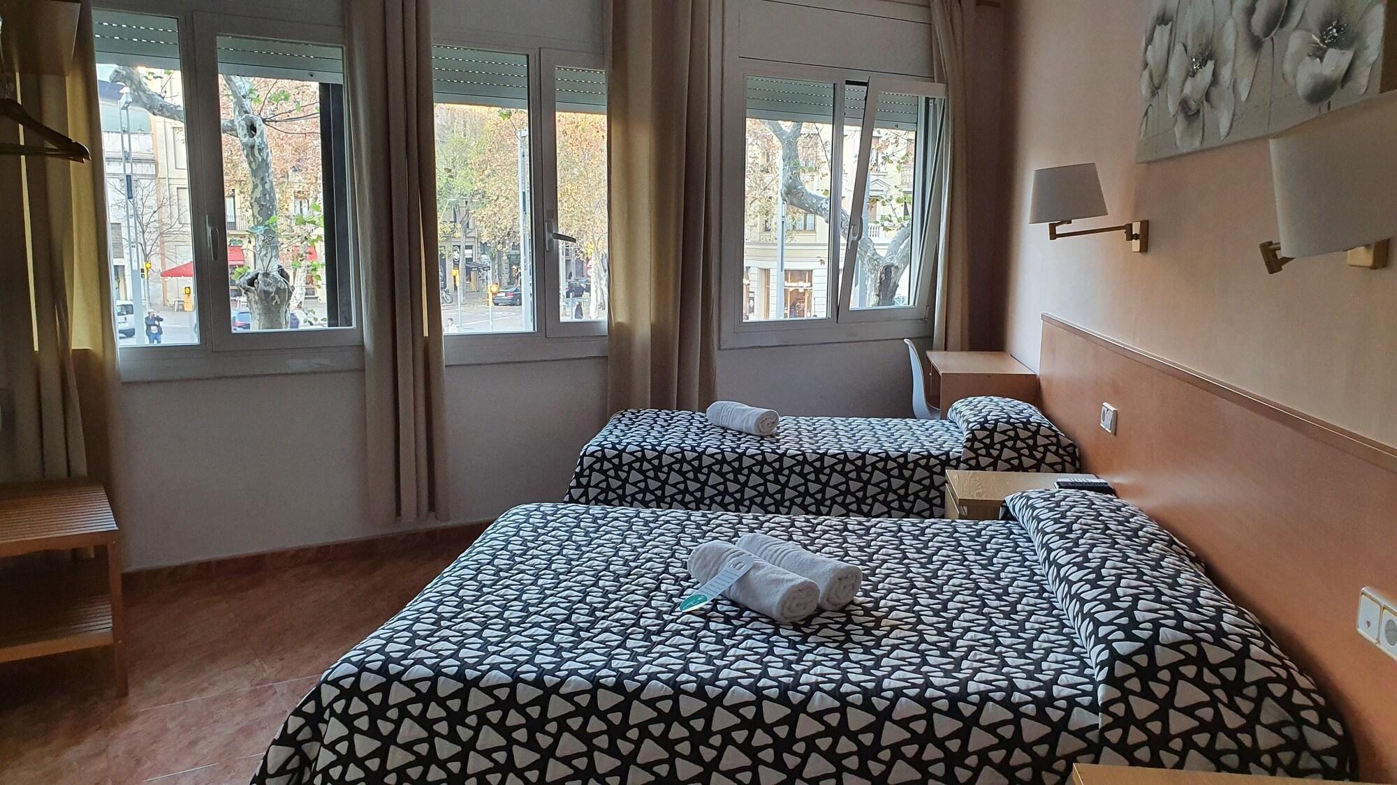 Hostal Rio De Castro Barcelona Bagian luar foto