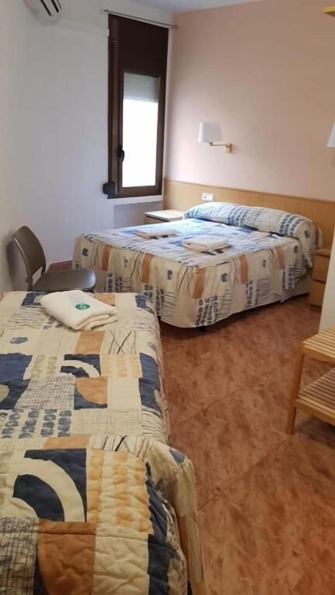 Hostal Rio De Castro Barcelona Bagian luar foto