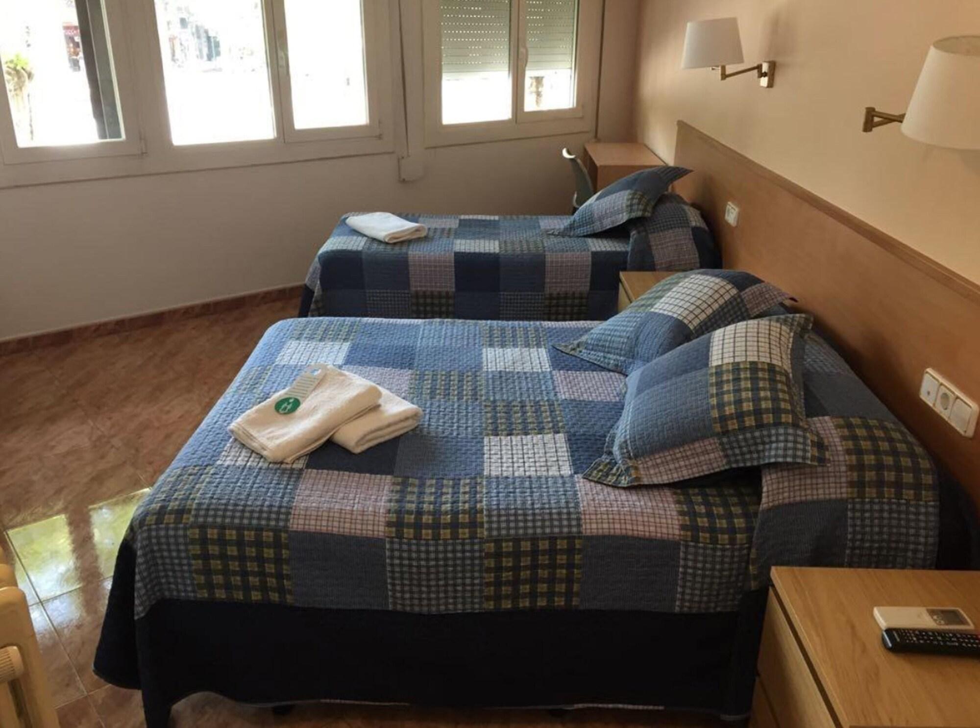 Hostal Rio De Castro Barcelona Bagian luar foto