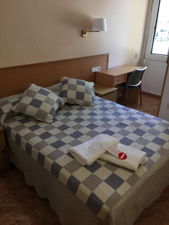 Hostal Rio De Castro Barcelona Bagian luar foto