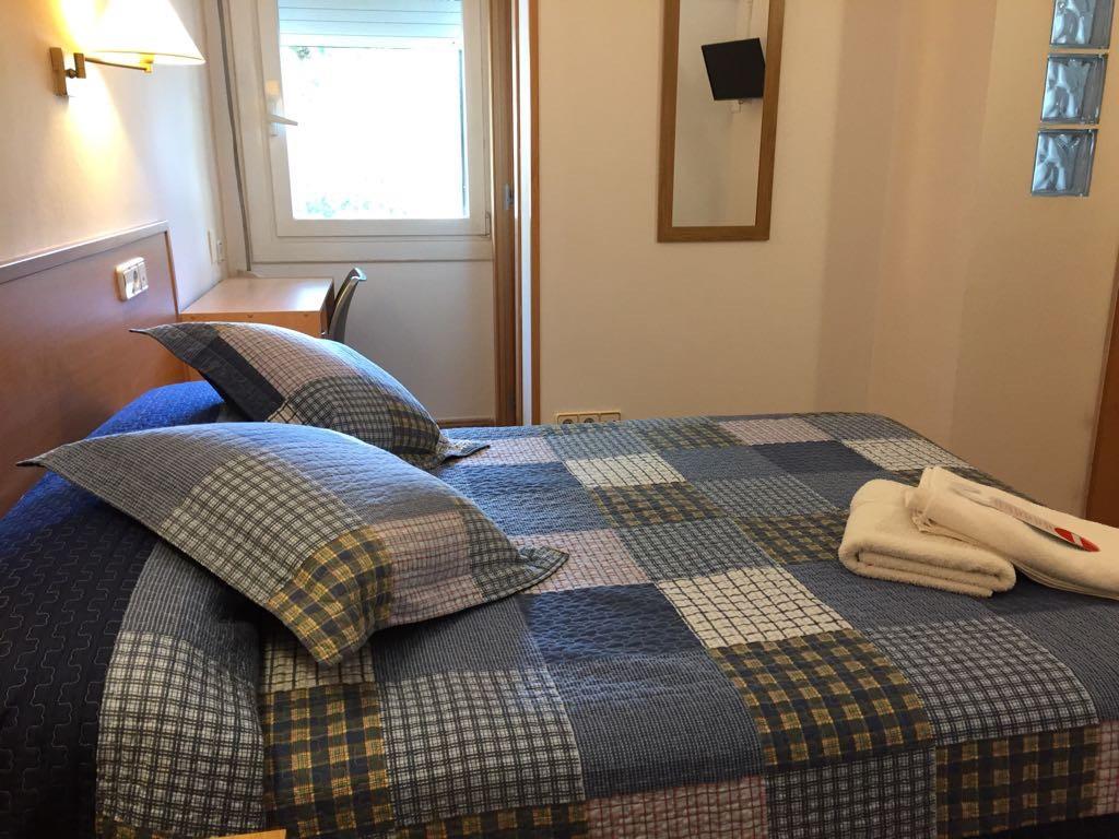 Hostal Rio De Castro Barcelona Bagian luar foto