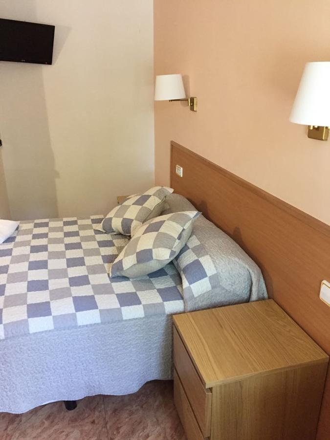 Hostal Rio De Castro Barcelona Bagian luar foto